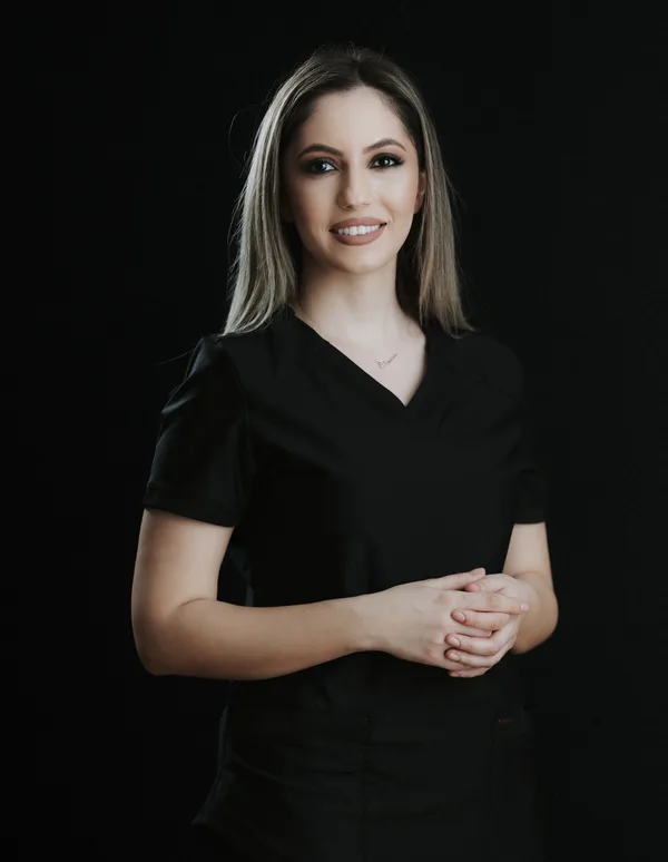 Dr. Diana Golea in cabinetul stomatologic