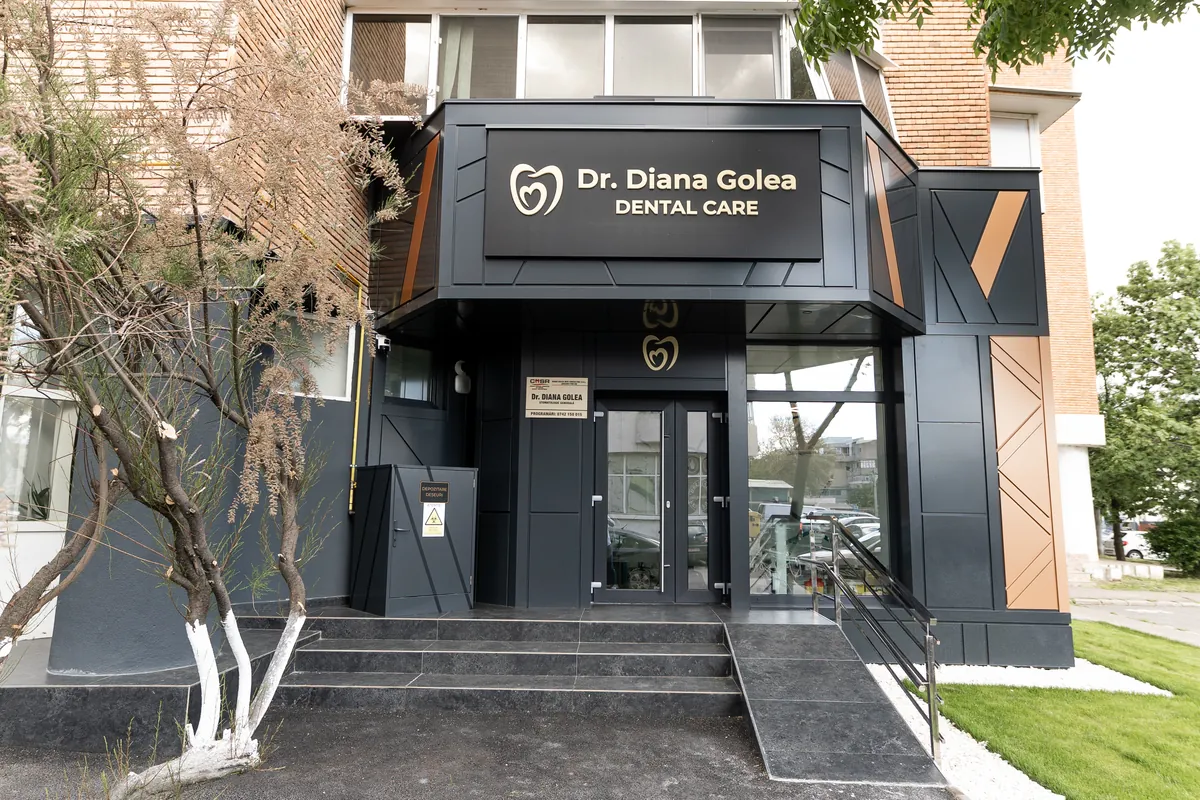 Intrarea în cabinetul stomatologic Dr. Diana Golea, Buzău
